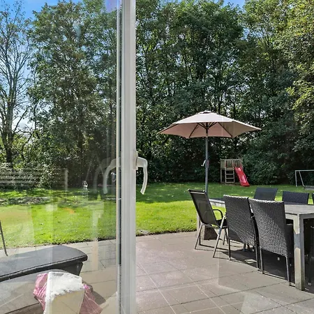 Dom wakacyjny Gorgeous In With Sauna