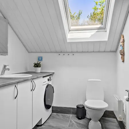 Dom wakacyjny Gorgeous In With Sauna *