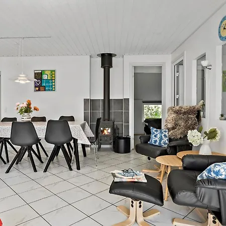 Holiday home Gorgeous In With Sauna *